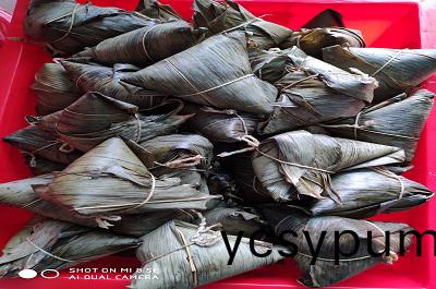 耑午已至(zhi),奉(feng)上(shang)糉子.訢(xin)銘颺精密(mi)五(wu)金(jin)耑(duan)午福(fu)利(li)已到(dao)